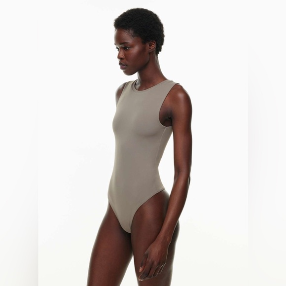 Aritzia Original Contour Crew Bodysuit - Picture 2 of 8